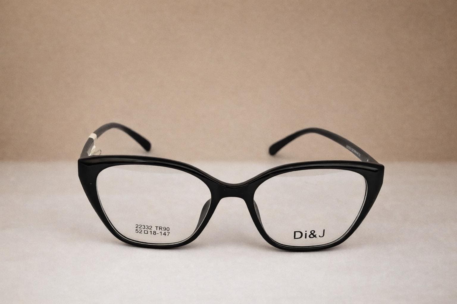 Gọng Kính Cat-eye Di&J 22332 – Phong Cách Thanh Lịch, Chất Liệu TR90 Cao Cấp