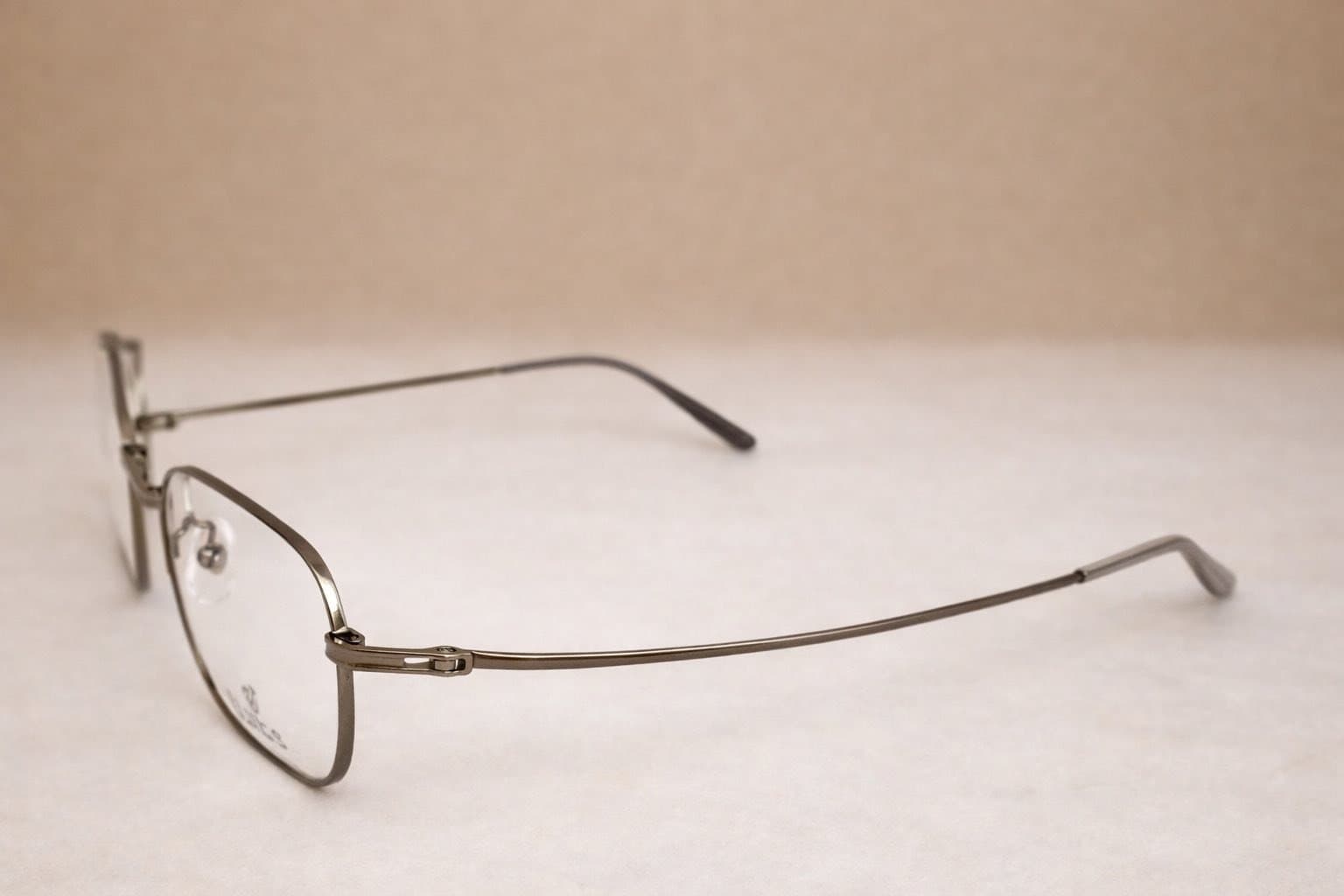 Gọng Kính Louisika Titanium – Thiết Kế Lục Giác Hiện Đại, Sang Trọng - ảnh 3