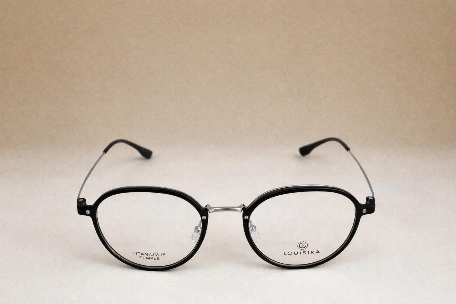 kính gọng Louisika dáng tròn bầu, viền nhựa đen phối càng Titanium IP