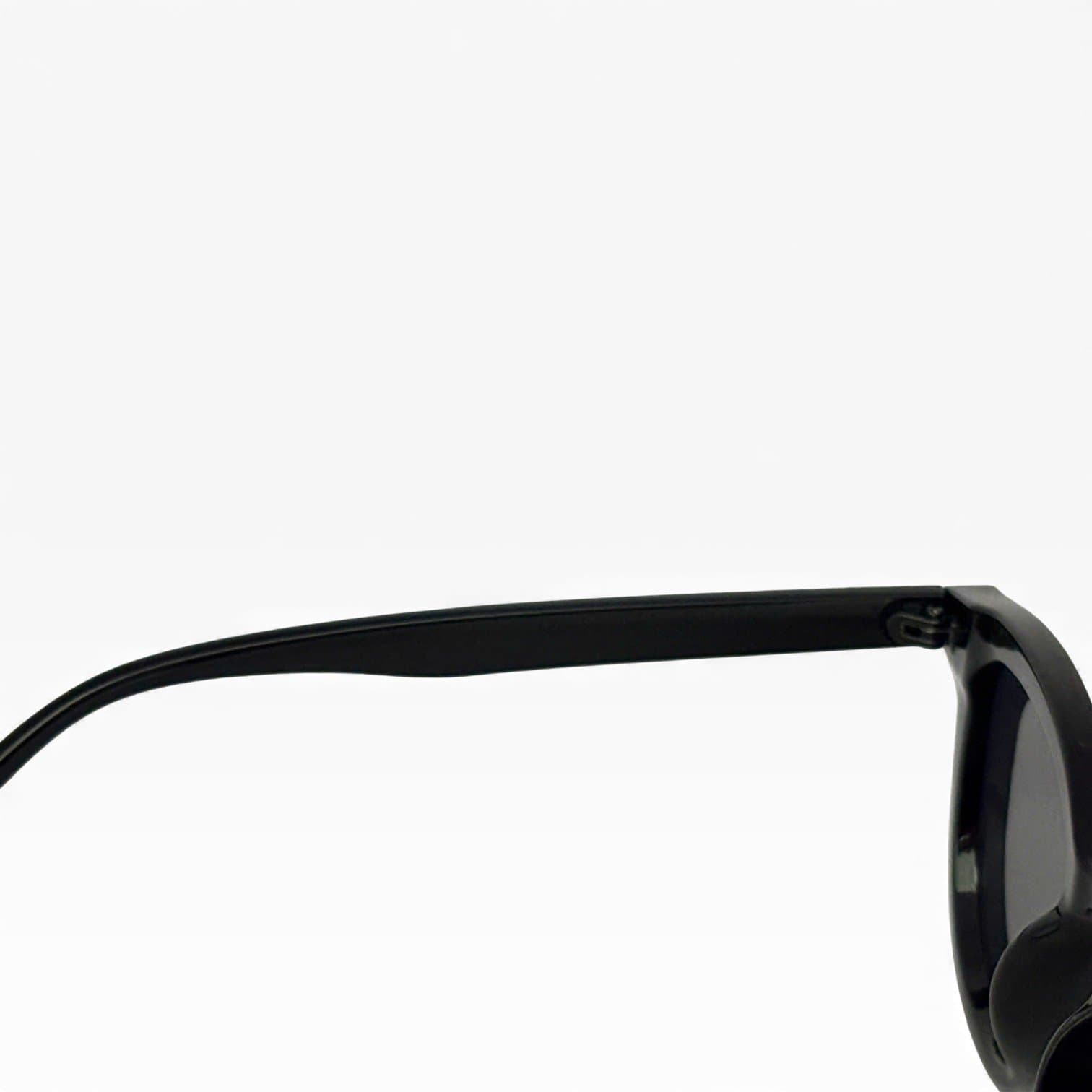 Kính Mát Đen Form Vuông Nam Nữ – Gọng Đen Sang Trọng, Điểm Nhấn Kim Loại 3 Sọc - ảnh 3