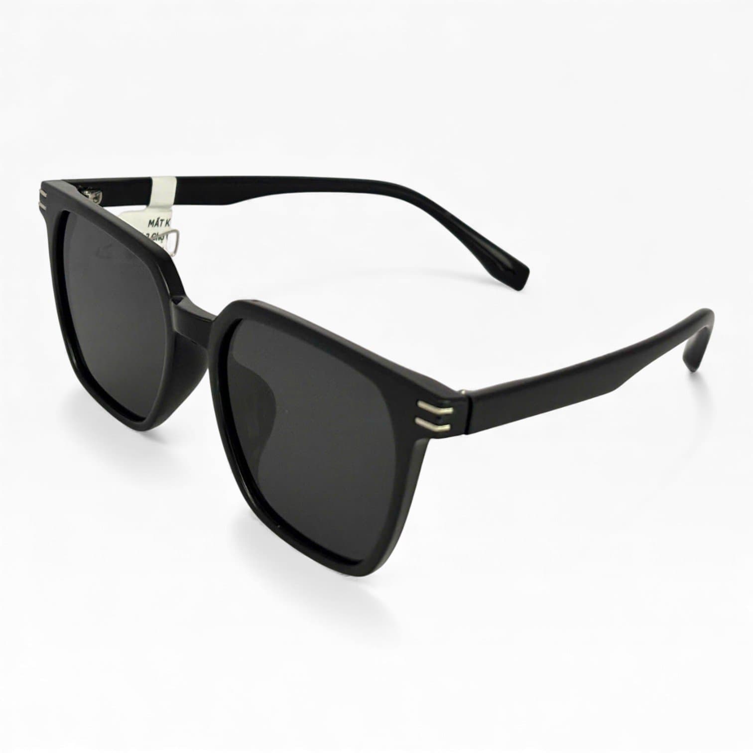 Kính Mát Đen Form Vuông Nam Nữ – Gọng Đen Sang Trọng, Điểm Nhấn Kim Loại 3 Sọc