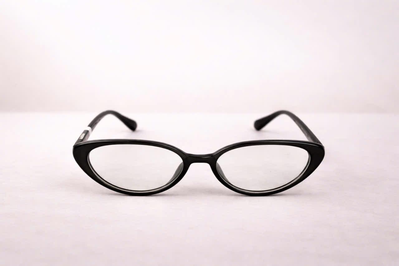 Kính Mắt Mèo Gọng Đen Huyền Bí – Xu Hướng Thời Trang Phụ Kiện 2026.