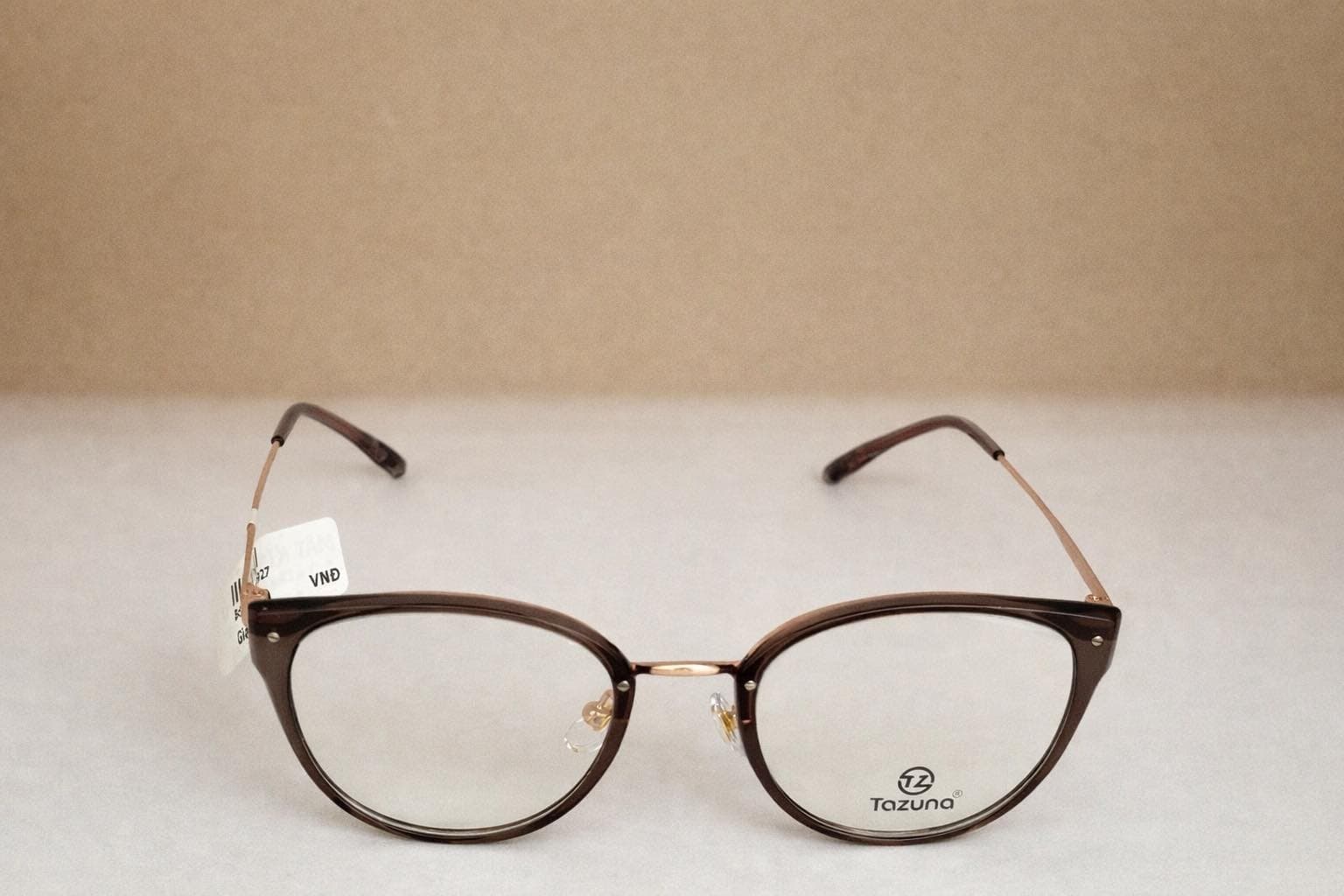 Kính Tazuna dáng vuông bgọng o tròn, màu nâu – càng kim loại.