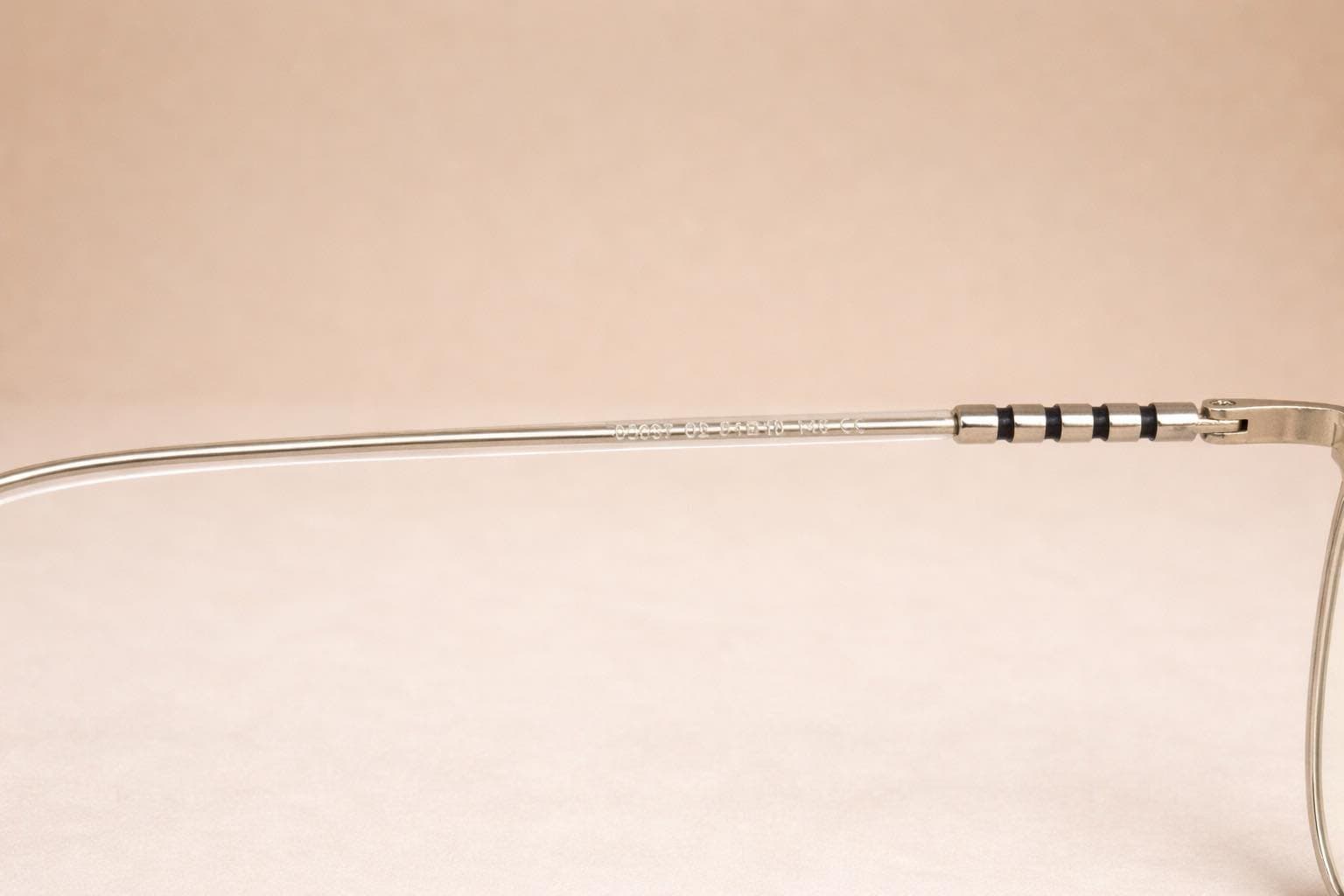 Mắt Kính Gọng Kim Loại Cao Cấp – Thiết Kế Geometric Hiện Đại - ảnh 4