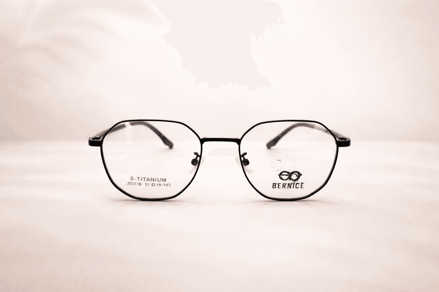 "Kính Bernice Titanium Sang Trọng, Gọng Mạ Vàng Hình Lục Giác – Phong Cách Tinh Tế Cho Nam Nữ" – thời trang, Đeo Cả Ngày Không Mỏi - ảnh 3