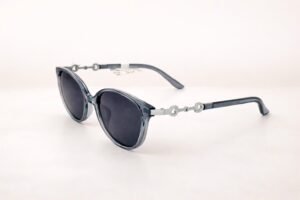 Alternative view of Kính Mát Oversize Dáng Mắt Mèo Nữ – Khung Nhựa Trong Suốt – Tròng Phân Cực Chống UV400